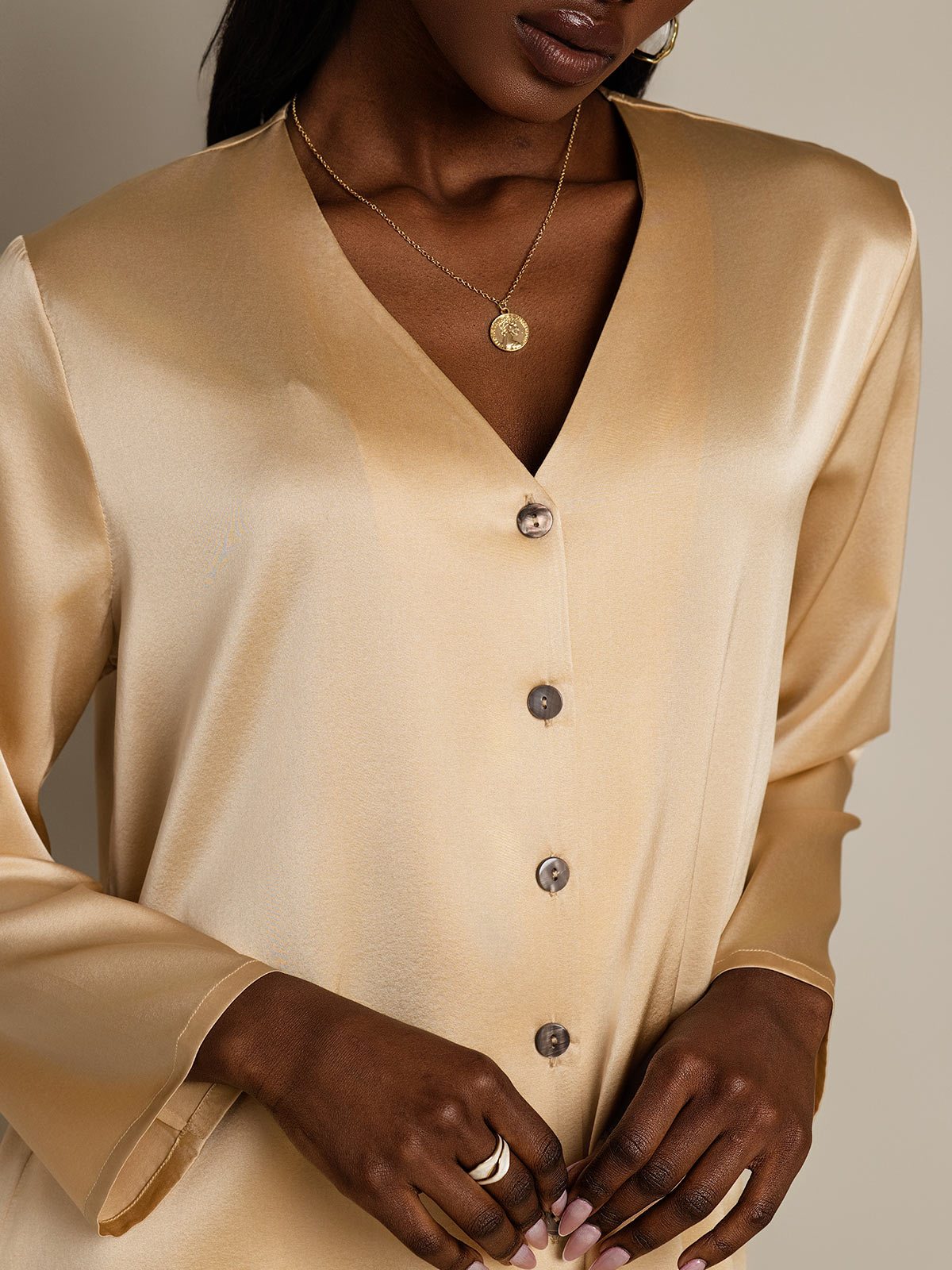 19Momme Seide Langärmelig V-Ausschnitt Hemd