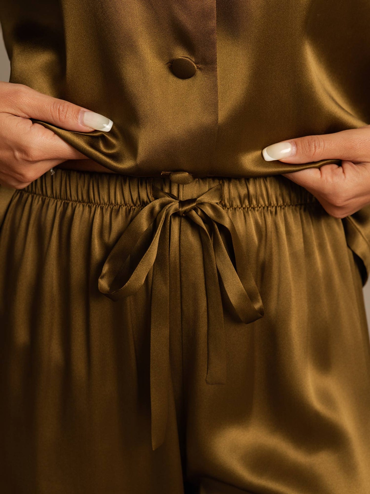 Reine Seide Knöpfe Damen Pyjamas