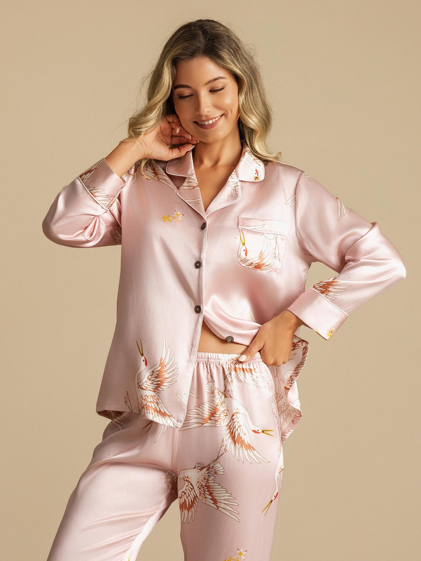 19Momme Damen Reines Seidenpyjama Set Mit Kranichdruck Und Langarm