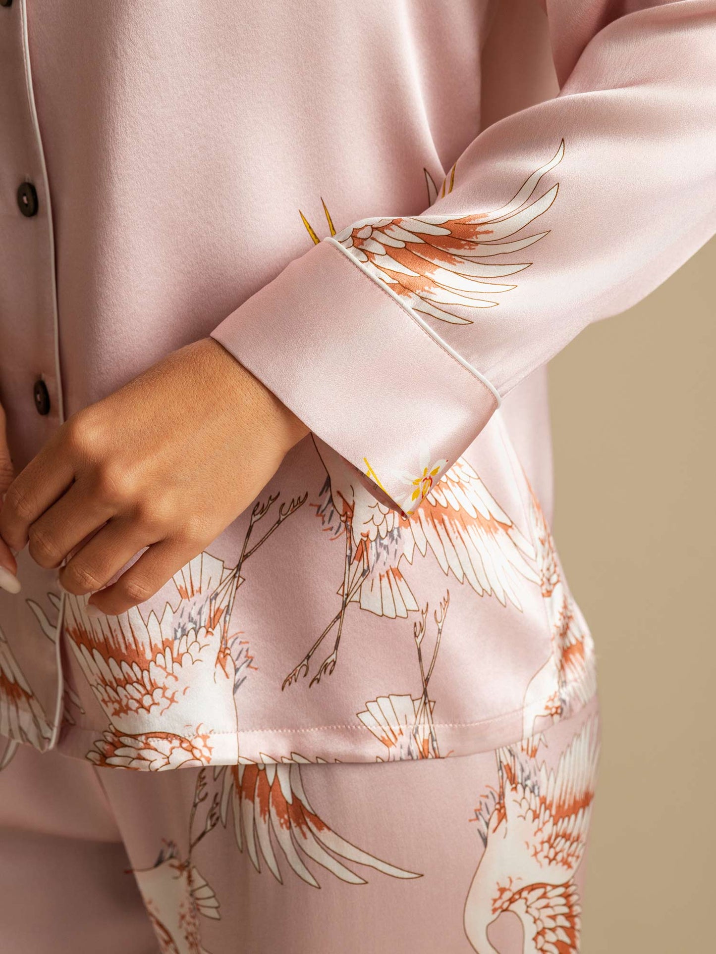 19Momme Damen Reines Seidenpyjama Set Mit Kranichdruck Und Langarm