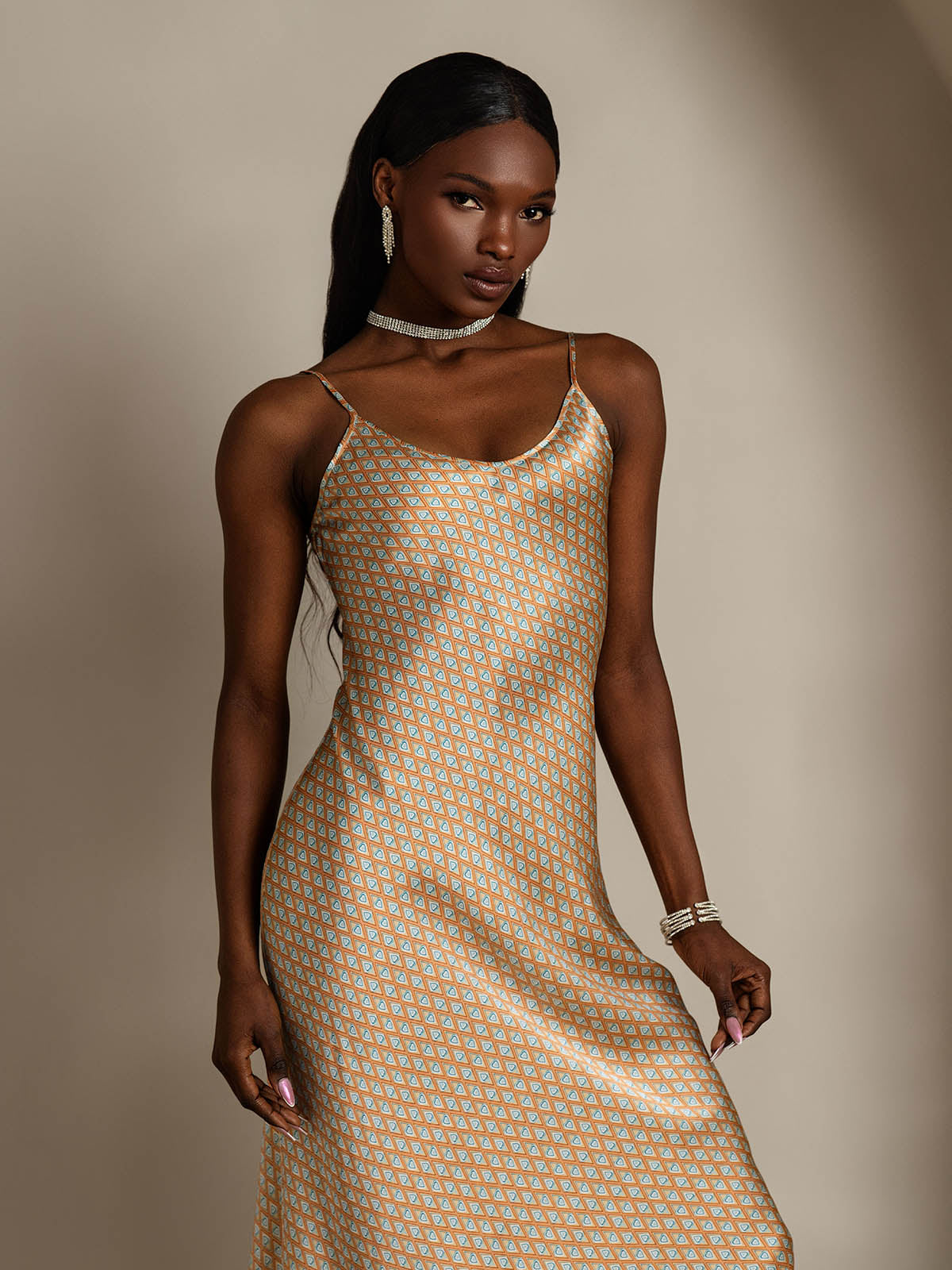 Langes Seiden-Nachthemd mit Spaghettiträgern