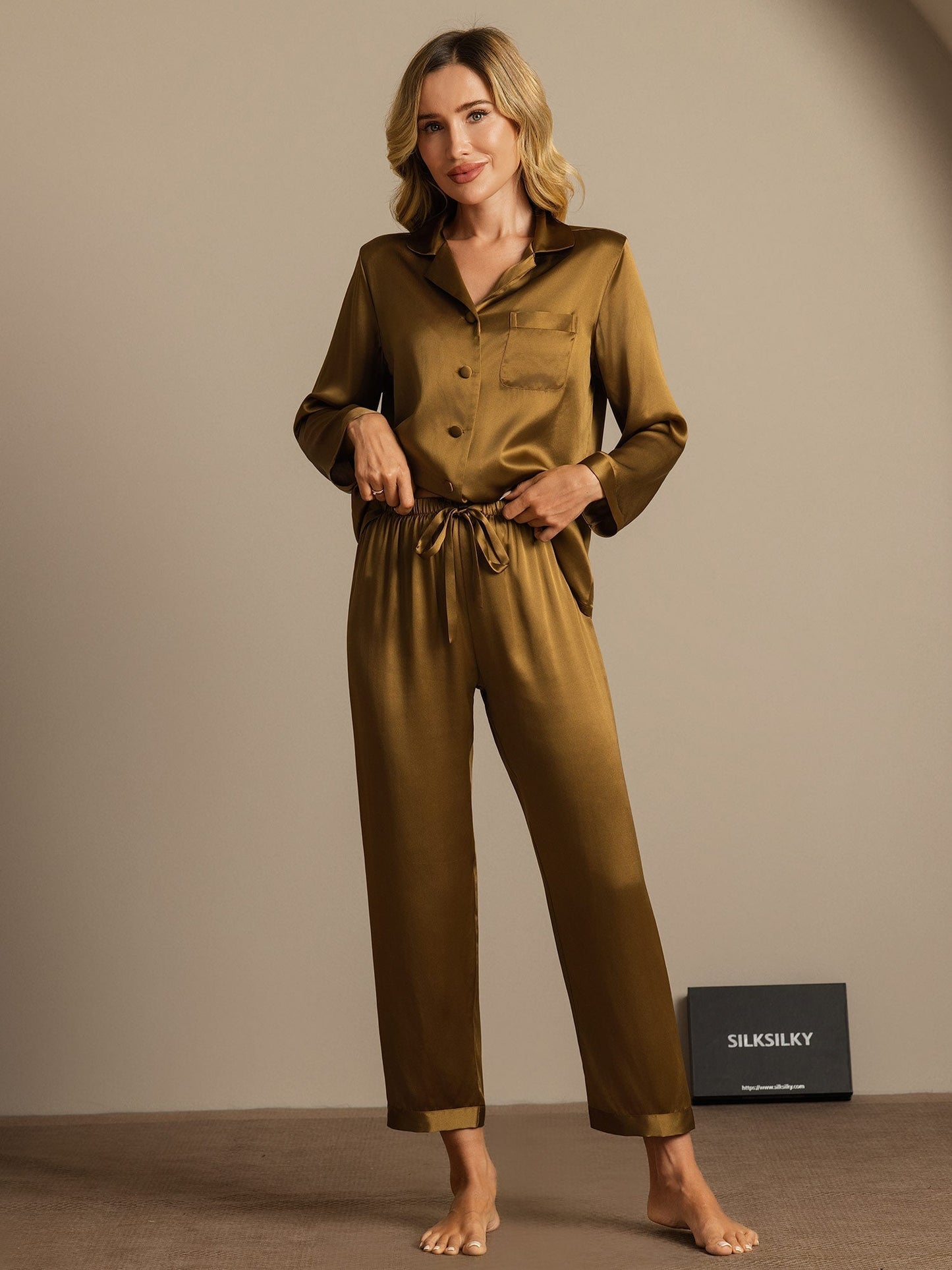 Reine Seide Knöpfe Damen Pyjamas