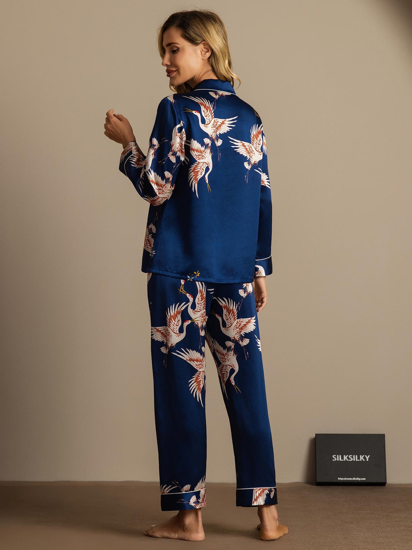 19Momme Damen Reines Seidenpyjama Set Mit Kranichdruck Und Langarm