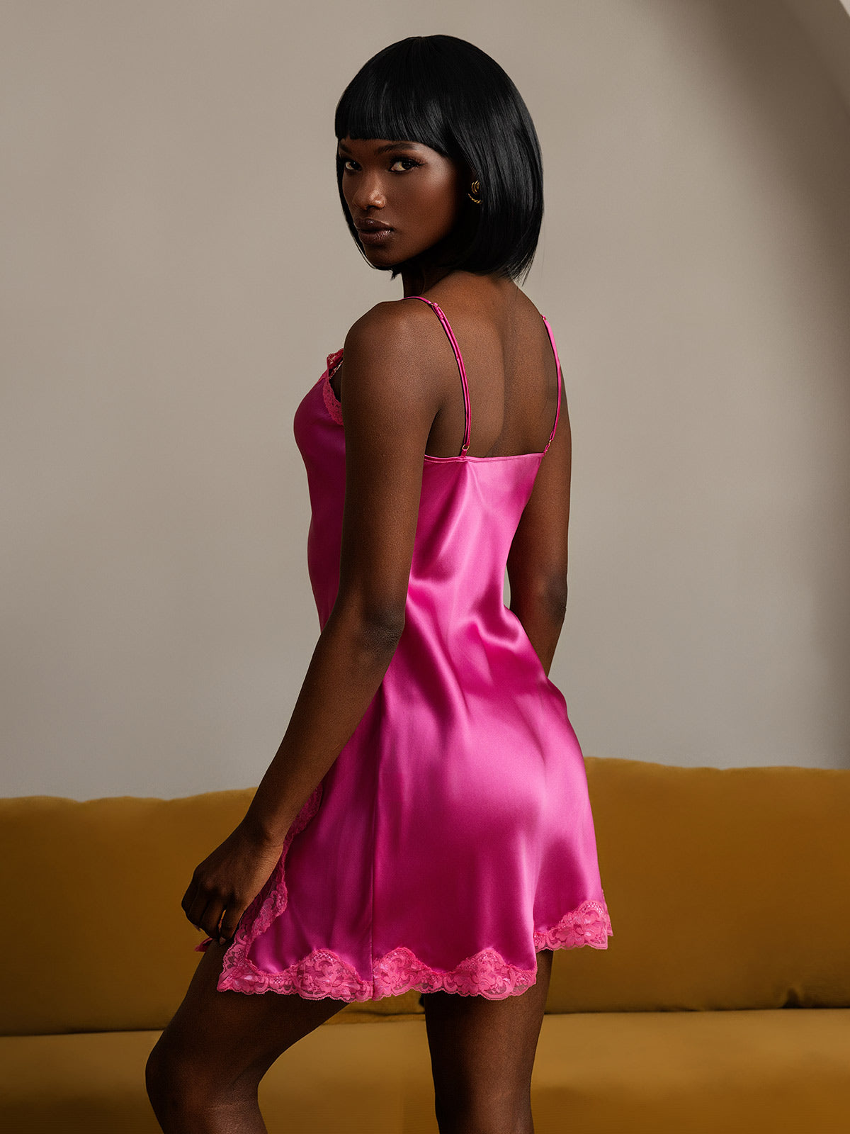 Nachthemd-Slip-Kleid aus reiner Seide mit Spitzenbesatz und geteiltem Saum