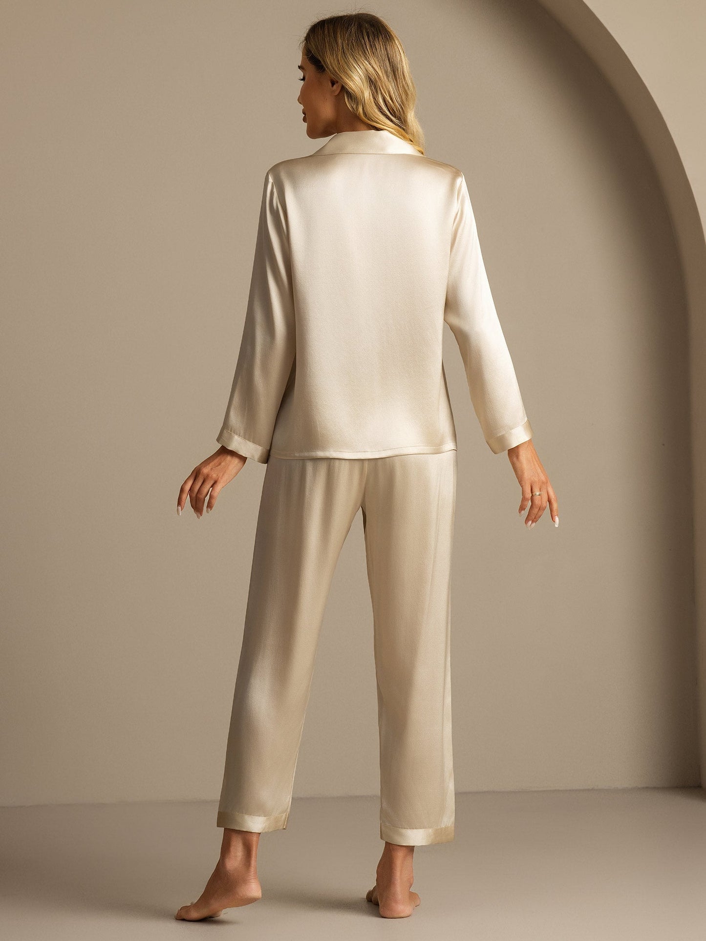 Reine Seide Knöpfe Damen Pyjamas